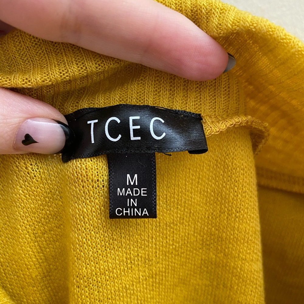 TCEC Off-shoulder Sweater - Picture 5 of 5